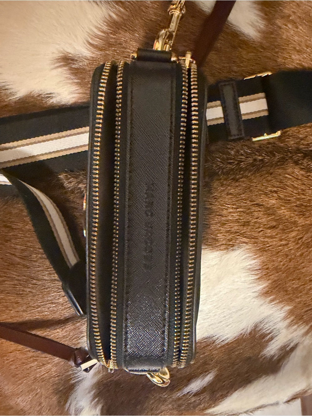 Marc Jacobs Black Leather Compact Belt Bag with Gold Double-J Logo - Picture 2 of 9